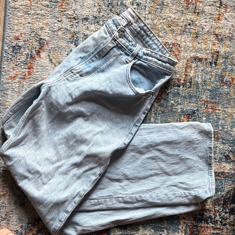 A&F Curve Love ‘90s Relaxed High Rise Jeans